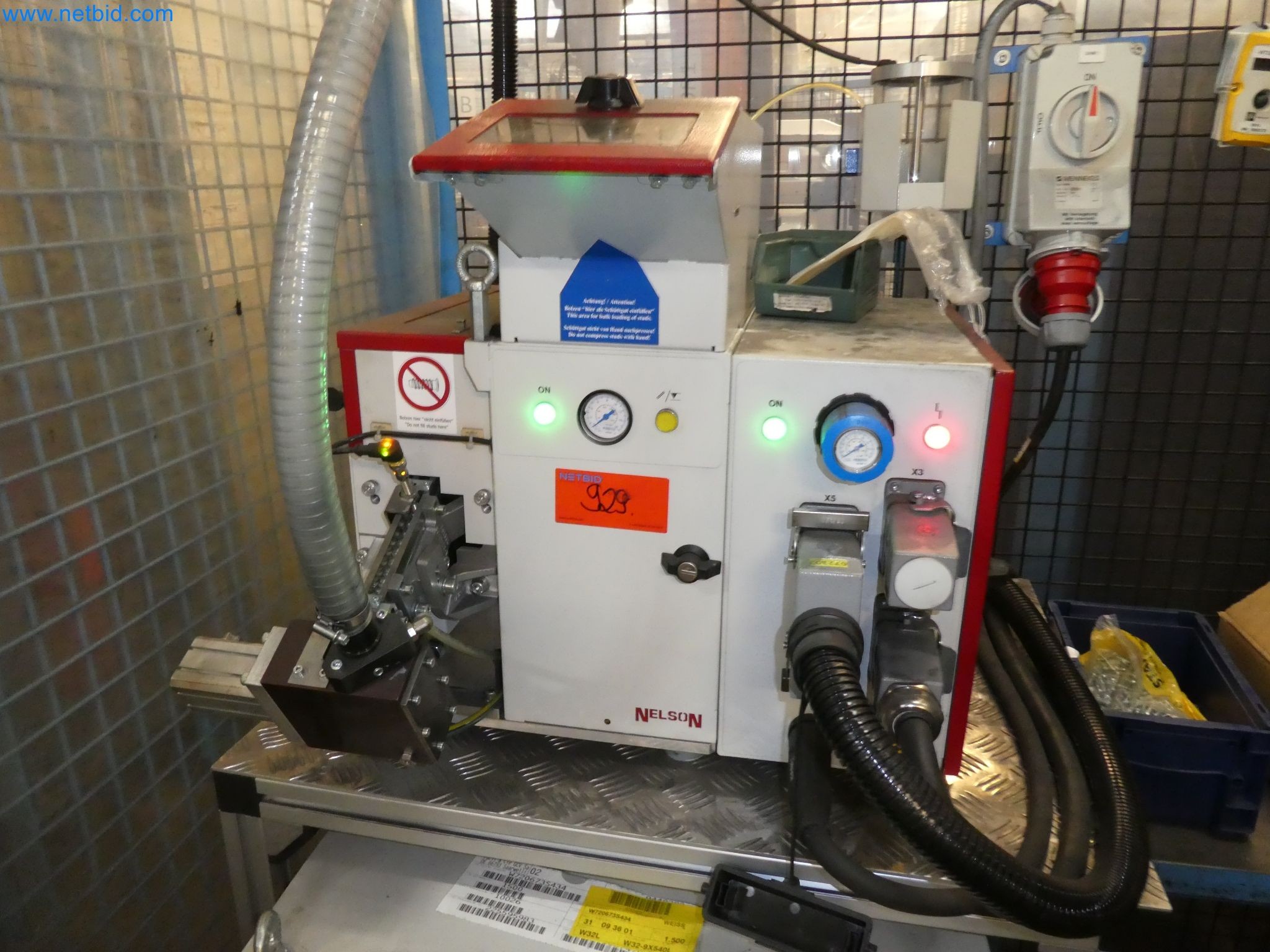 Robots, equipos de soldadura y accesorios de montaje de la industria del automóvil-2