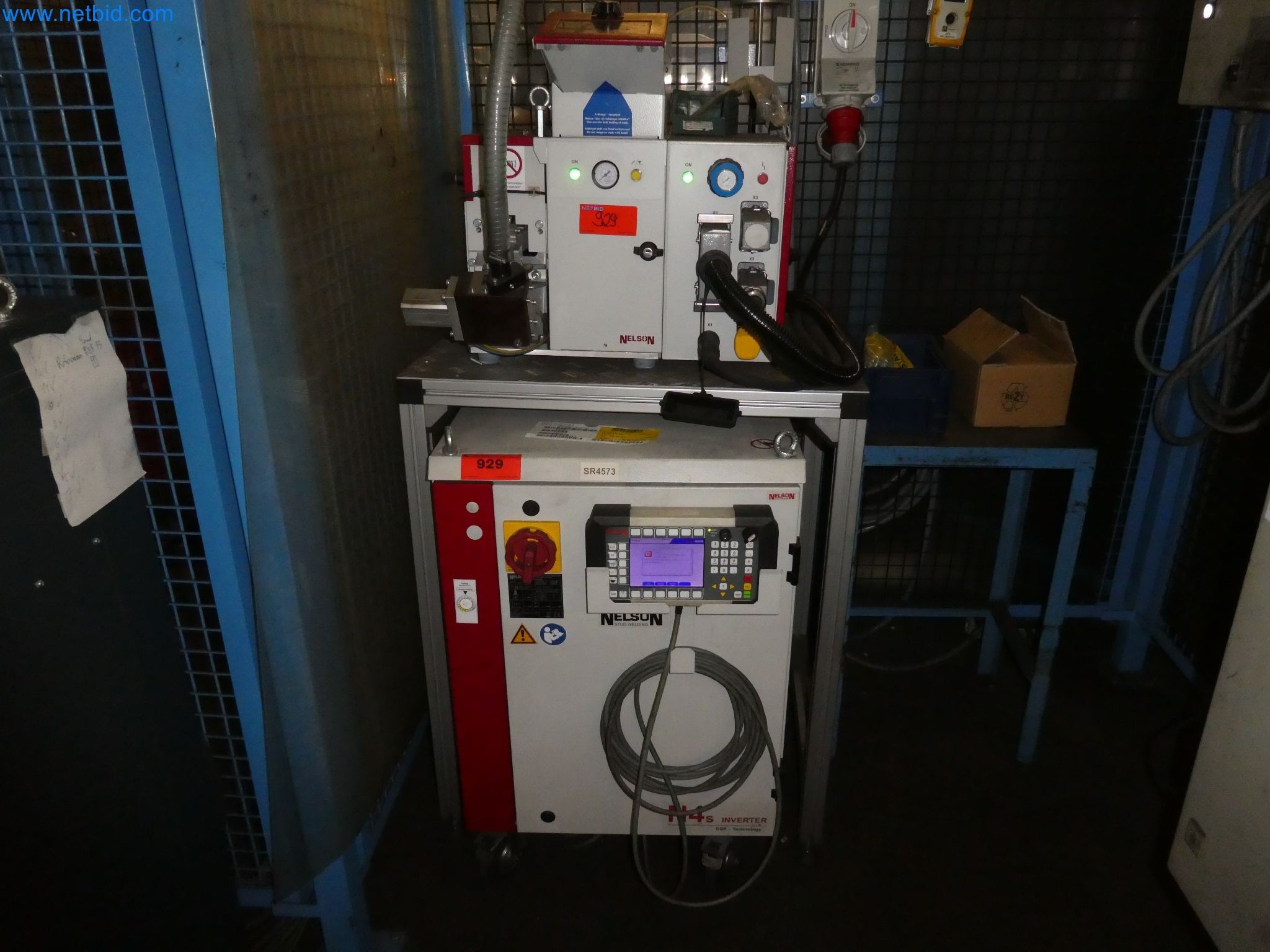 Robots, equipos de soldadura y accesorios de montaje de la industria del automóvil-3