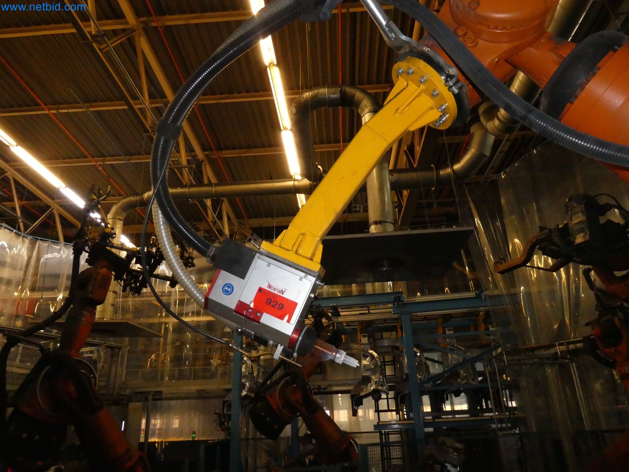 Robots, equipos de soldadura y accesorios de montaje de la industria del automóvil-6