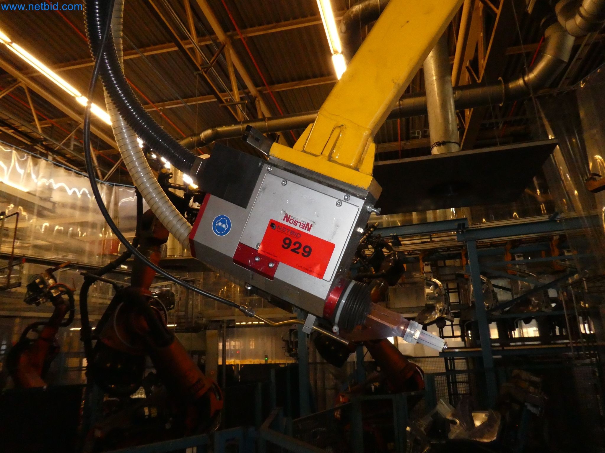 Robots, equipos de soldadura y accesorios de montaje de la industria del automóvil-7