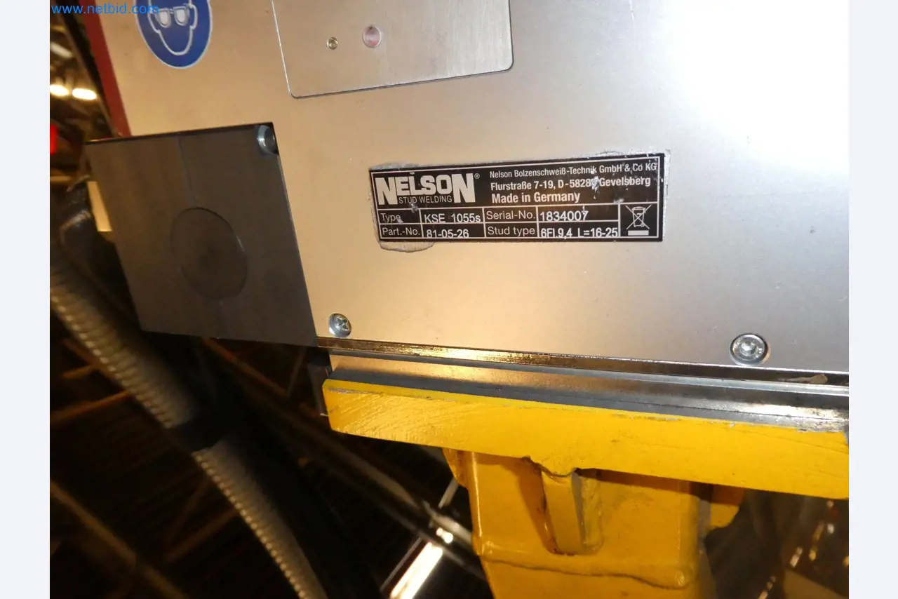 Robots, equipos de soldadura y accesorios de montaje de la industria del automóvil-8