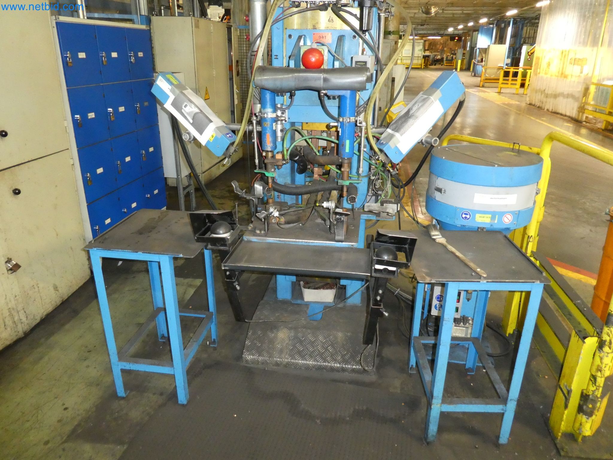 Robots, equipos de soldadura y accesorios de montaje de la industria del automóvil-1