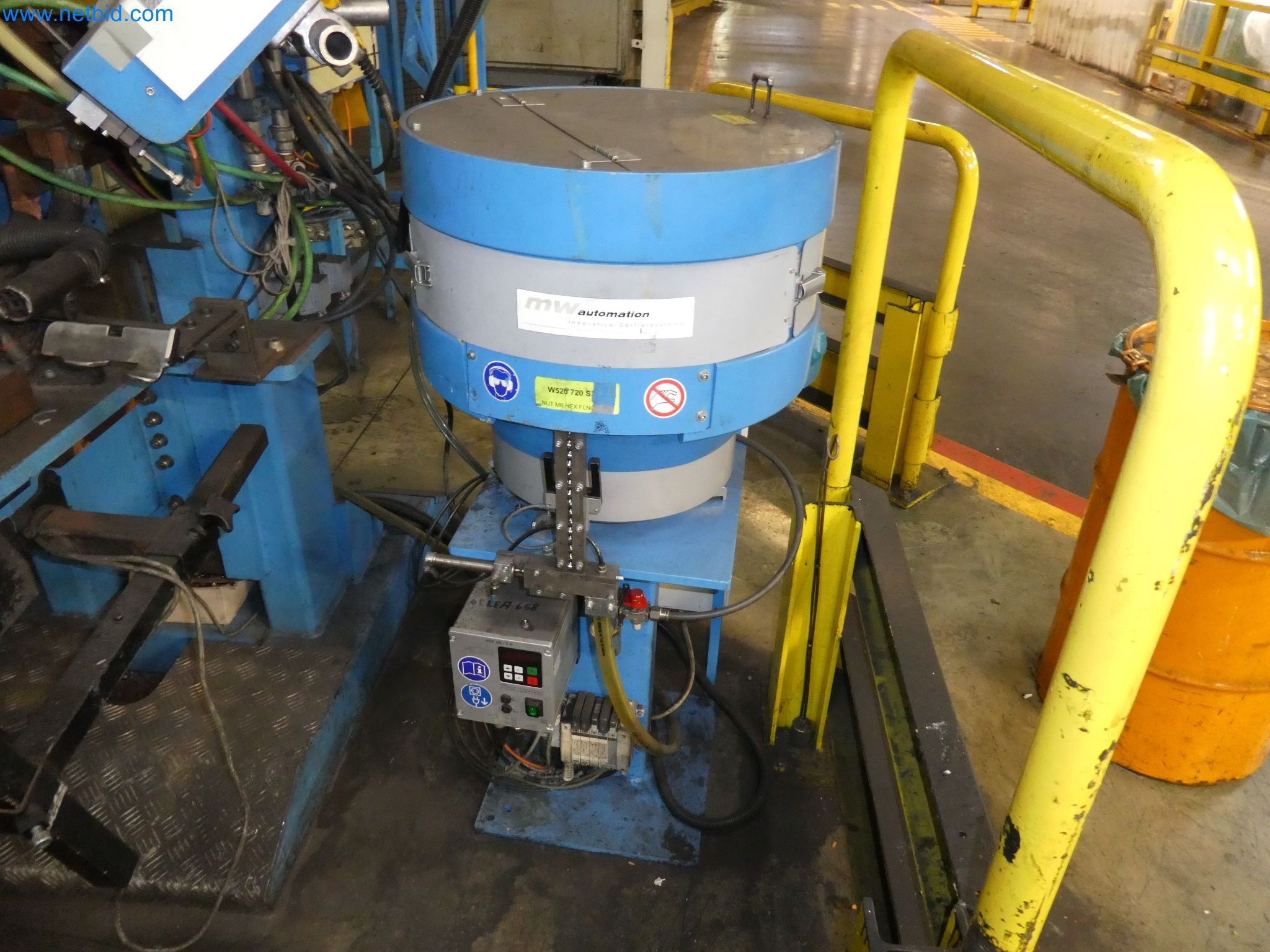 Robots, equipos de soldadura y accesorios de montaje de la industria del automóvil-2