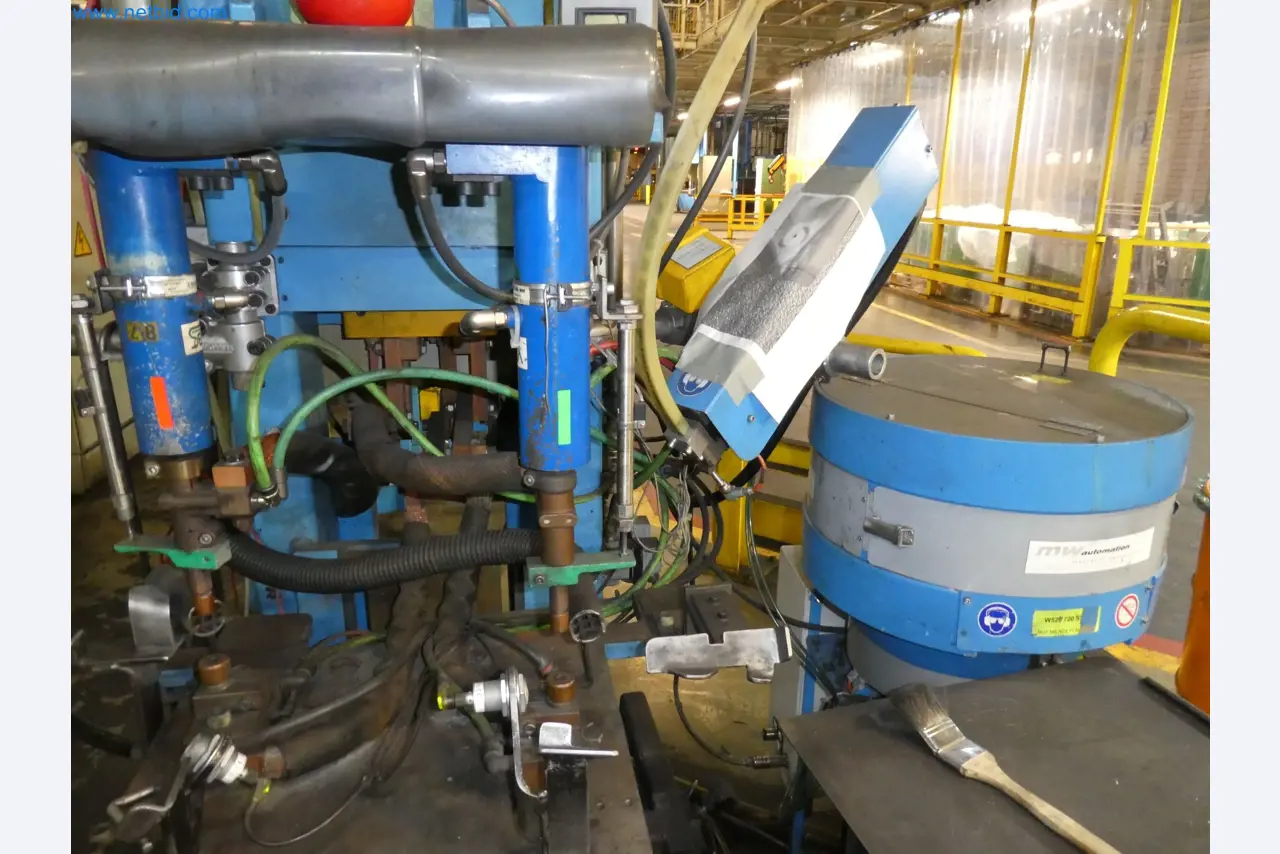 Robots, equipos de soldadura y accesorios de montaje de la industria del automóvil-3