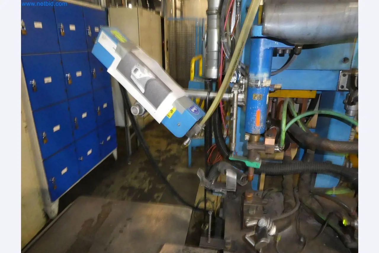 Robots, equipos de soldadura y accesorios de montaje de la industria del automóvil-4