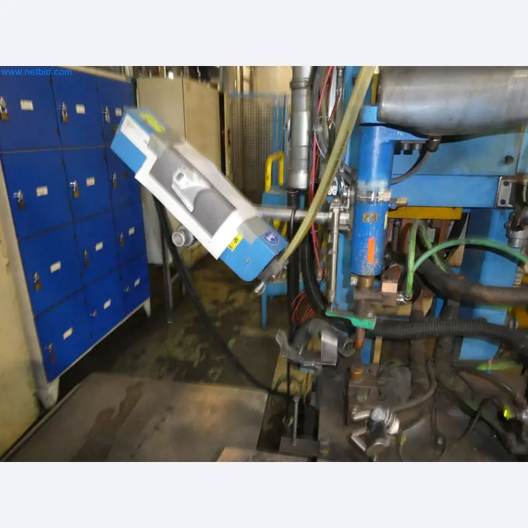 Robots, equipos de soldadura y accesorios de montaje de la industria del automóvil-4