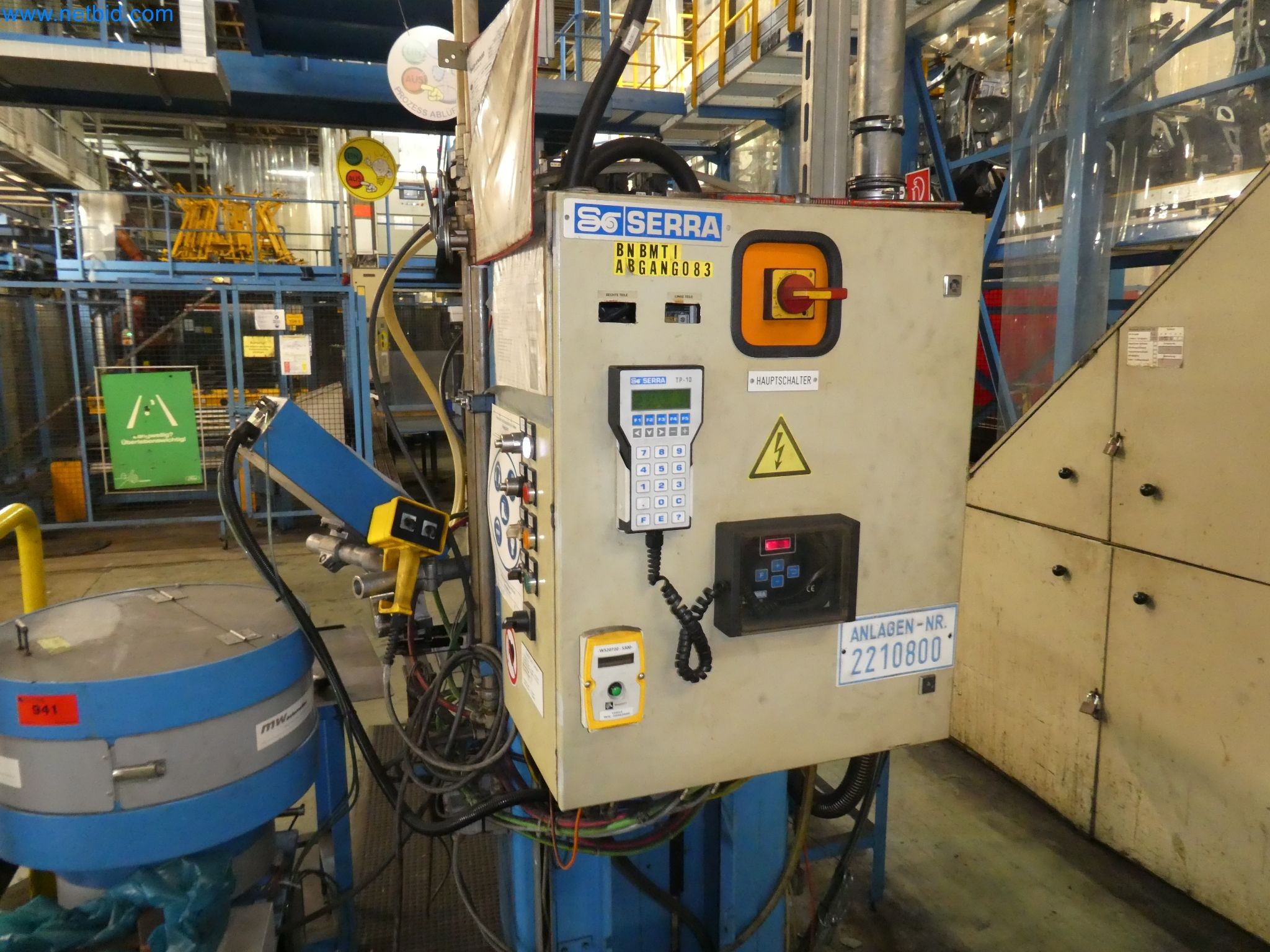 Robots, equipos de soldadura y accesorios de montaje de la industria del automóvil-5