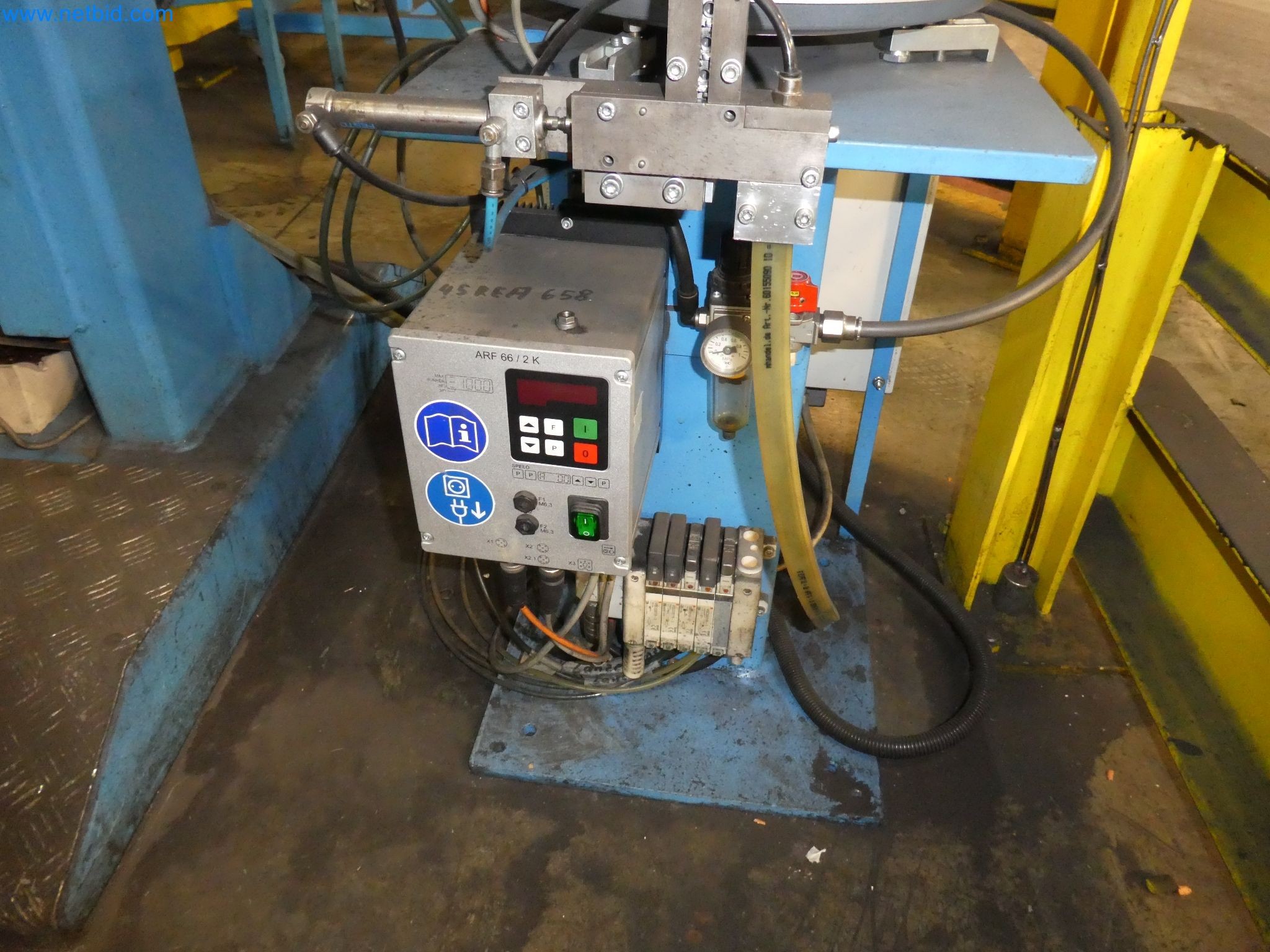 Robots, equipos de soldadura y accesorios de montaje de la industria del automóvil-6