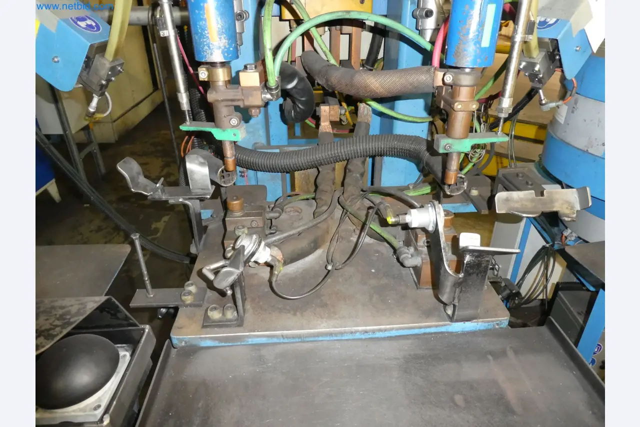 Robots, equipos de soldadura y accesorios de montaje de la industria del automóvil-7