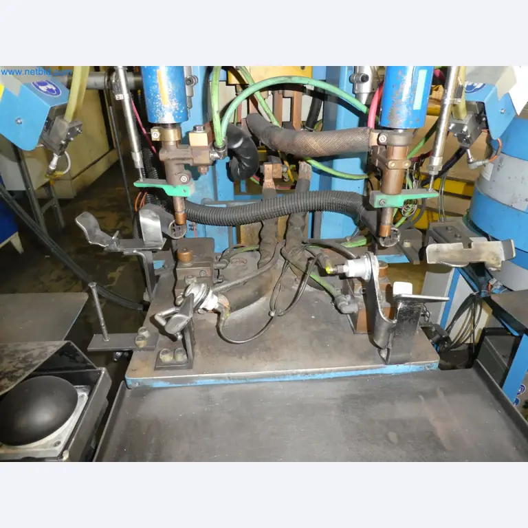 Robots, equipos de soldadura y accesorios de montaje de la industria del automóvil-7