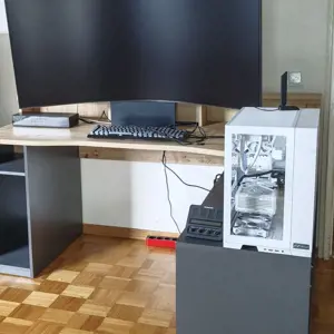 Špičkový herní počítač s příslušenstvím