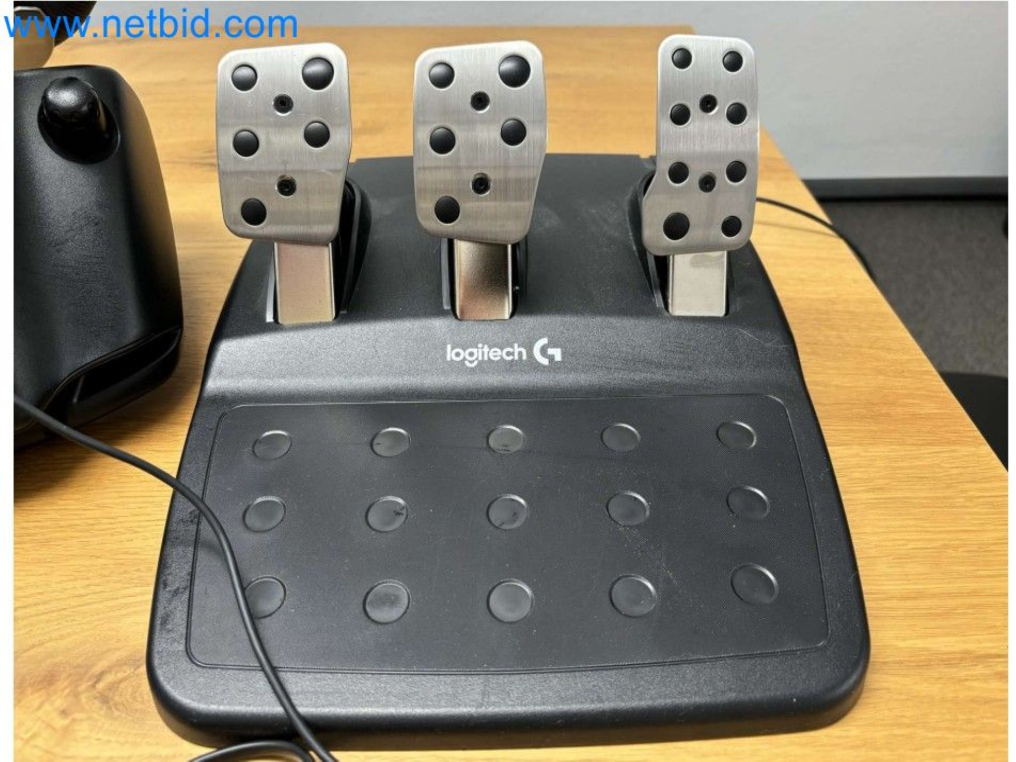 PC de jeu haut de gamme avec accessoires-10