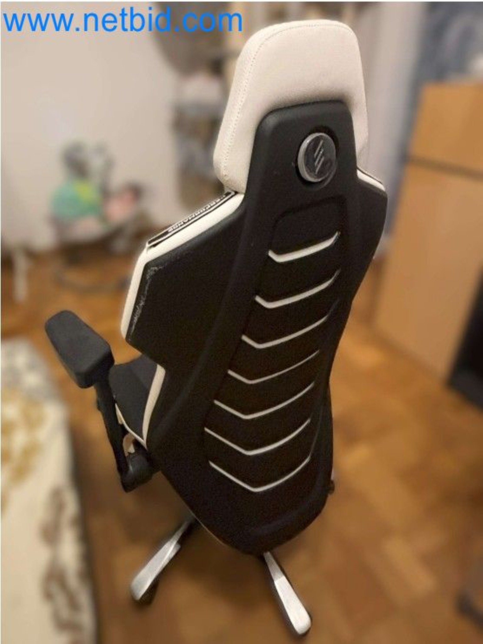 PC de jeu haut de gamme avec accessoires-12