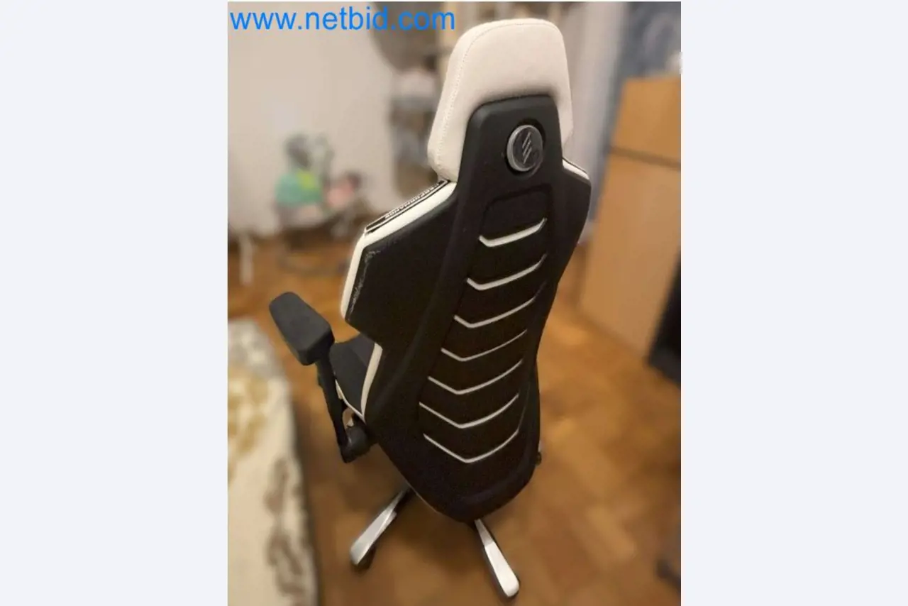 Visokokakovostni igralni računalnik z dodatki-12