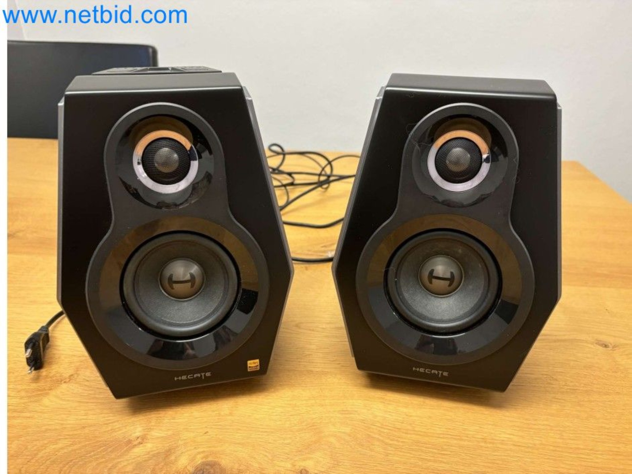 PC de jeu haut de gamme avec accessoires-16