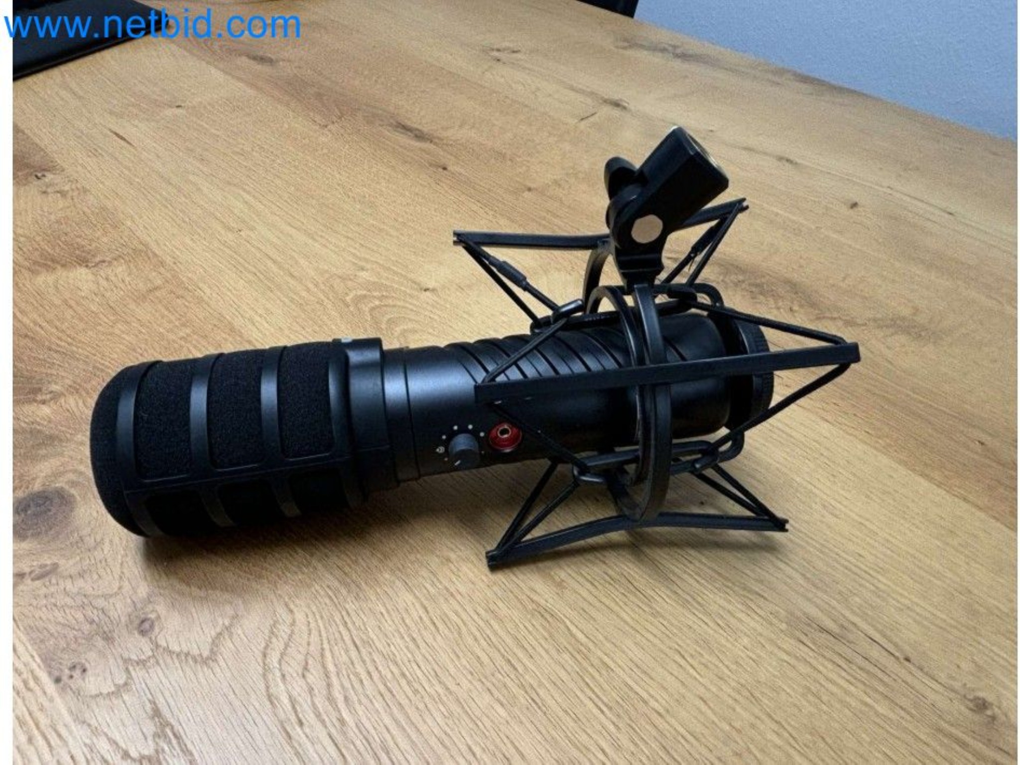 PC de jeu haut de gamme avec accessoires-17