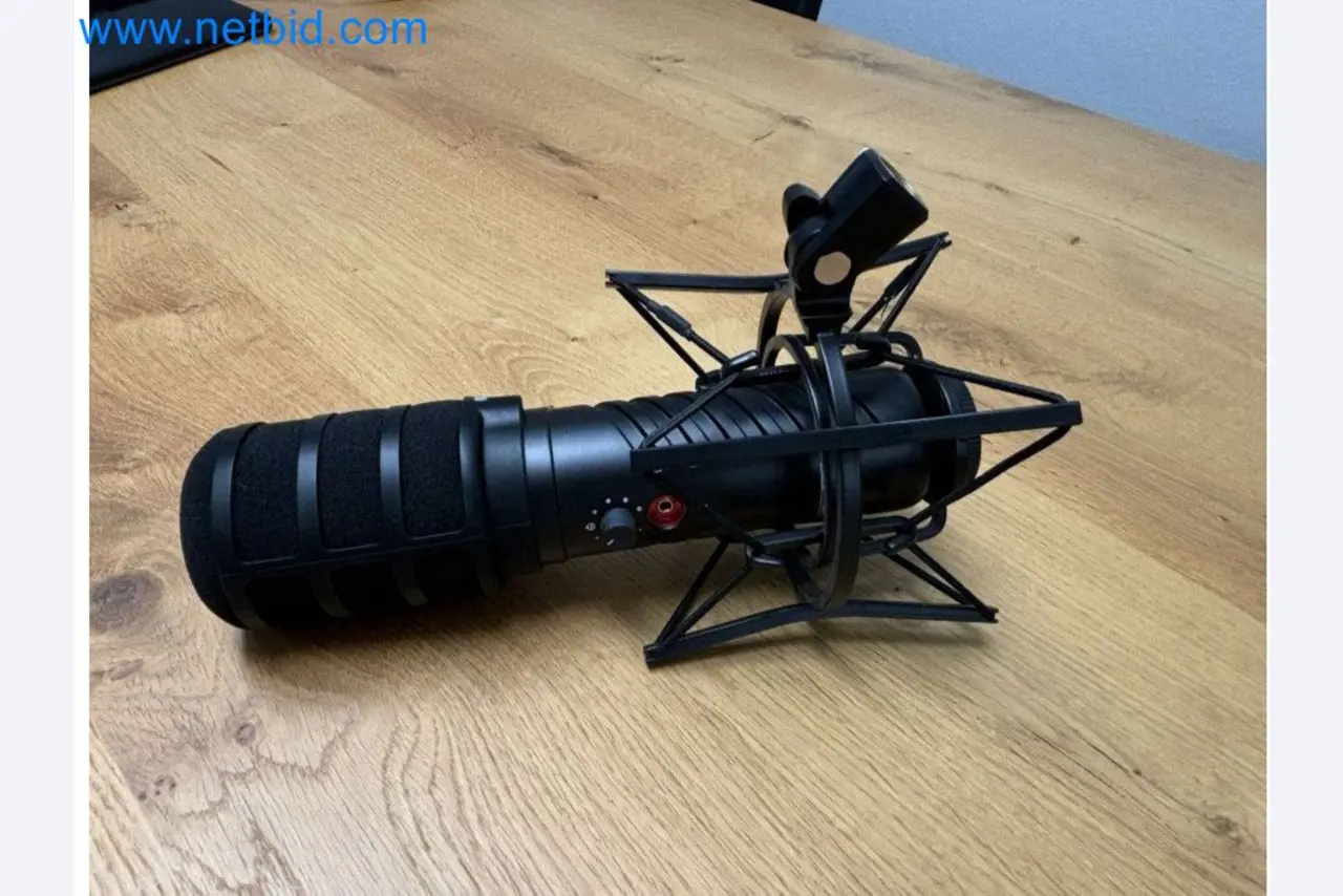 Visokokakovostni igralni računalnik z dodatki-17