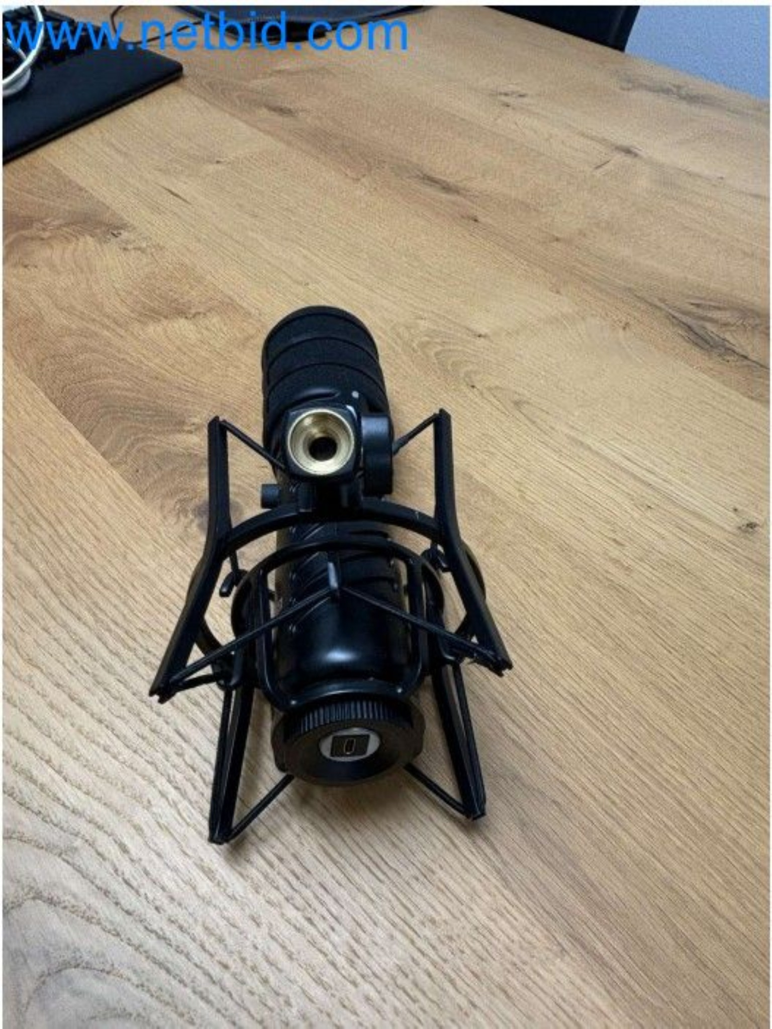 PC de jeu haut de gamme avec accessoires-18