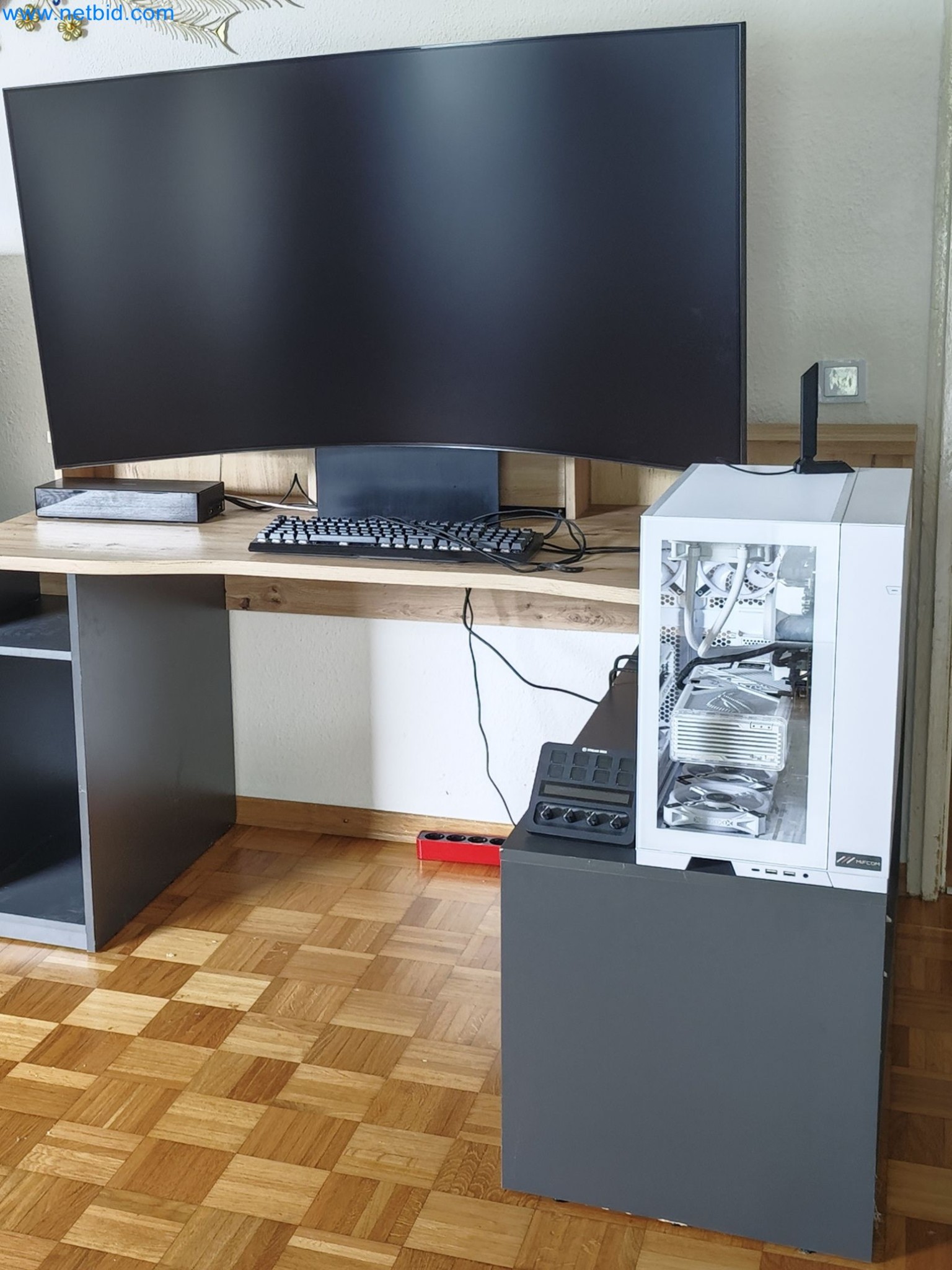 PC de jeu haut de gamme avec accessoires-1