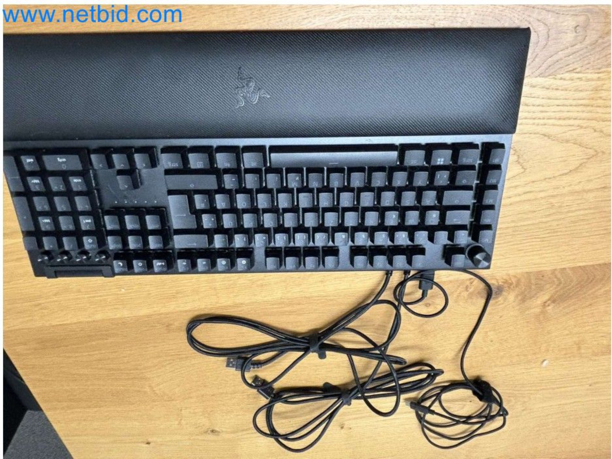 PC de jeu haut de gamme avec accessoires-31