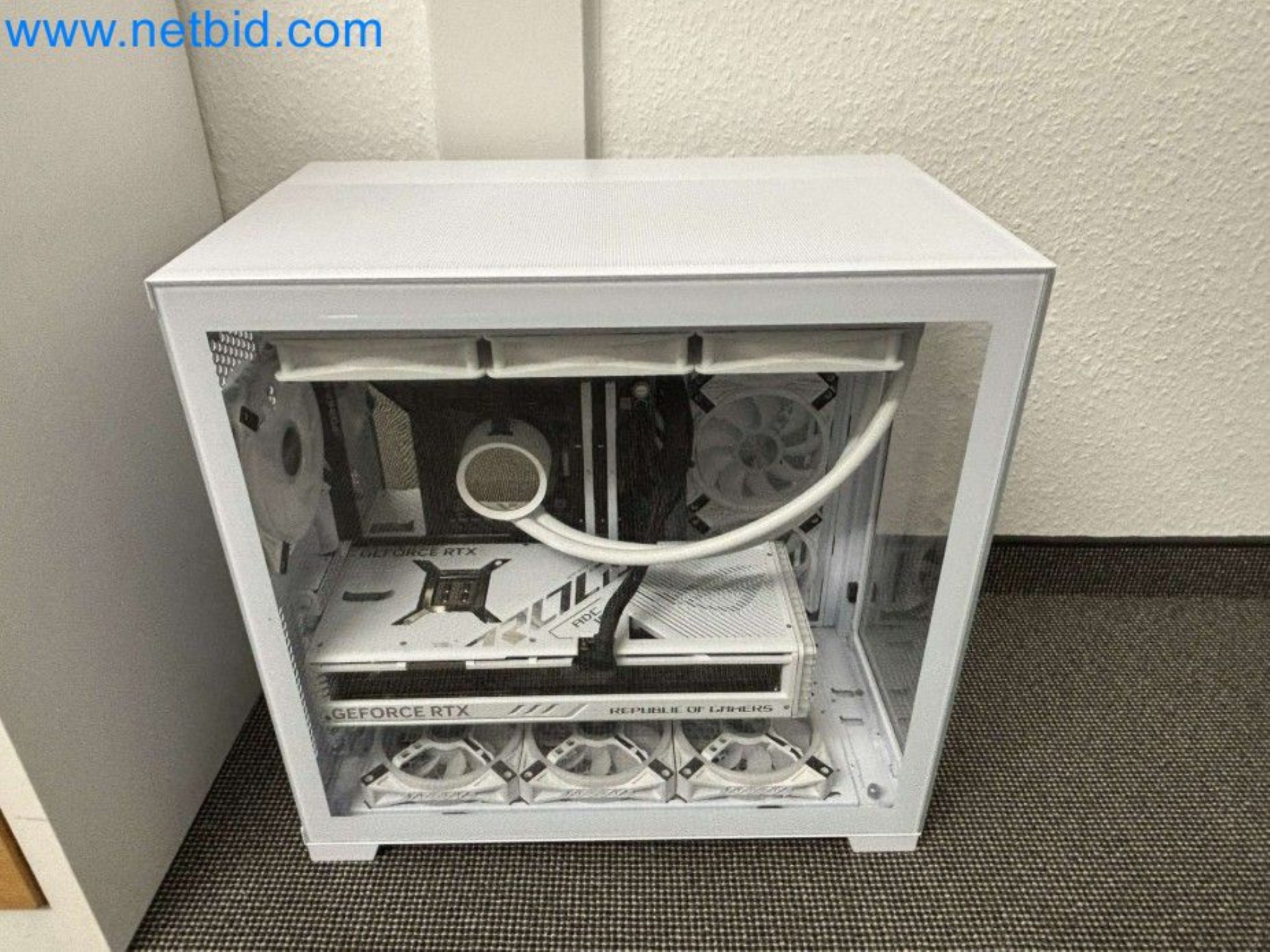 PC de jeu haut de gamme avec accessoires-5