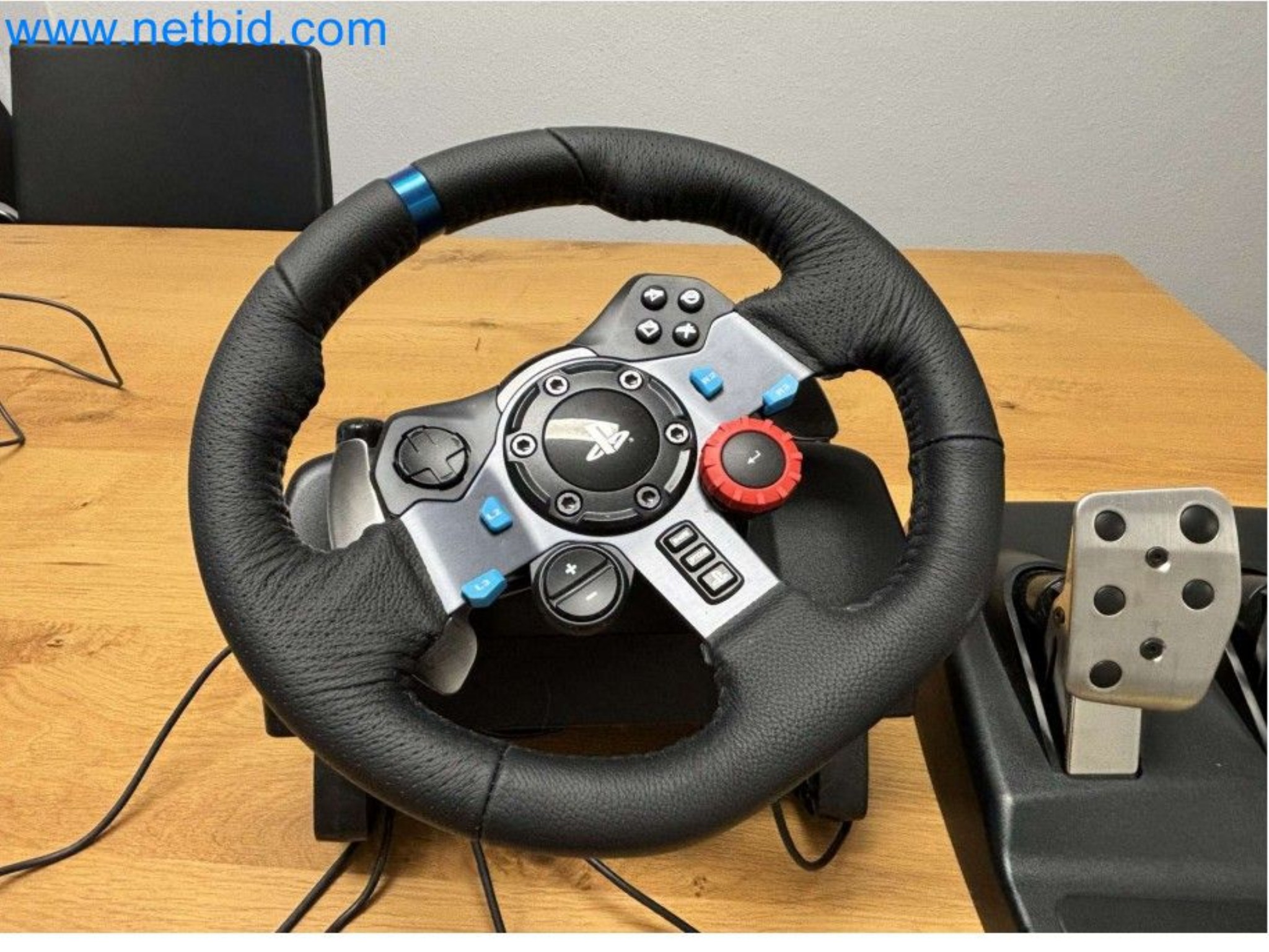 PC de jeu haut de gamme avec accessoires-9