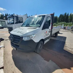 Tovornjak s plošcadjo (doplacilo se lahko spremeni) Mercedes-Benz Sprinter 317 CDi