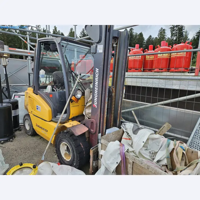 Scaffolding materials and accessories, construction elevators, office and stainless steel kitchen fixtures, office containers, and construction supplies-1