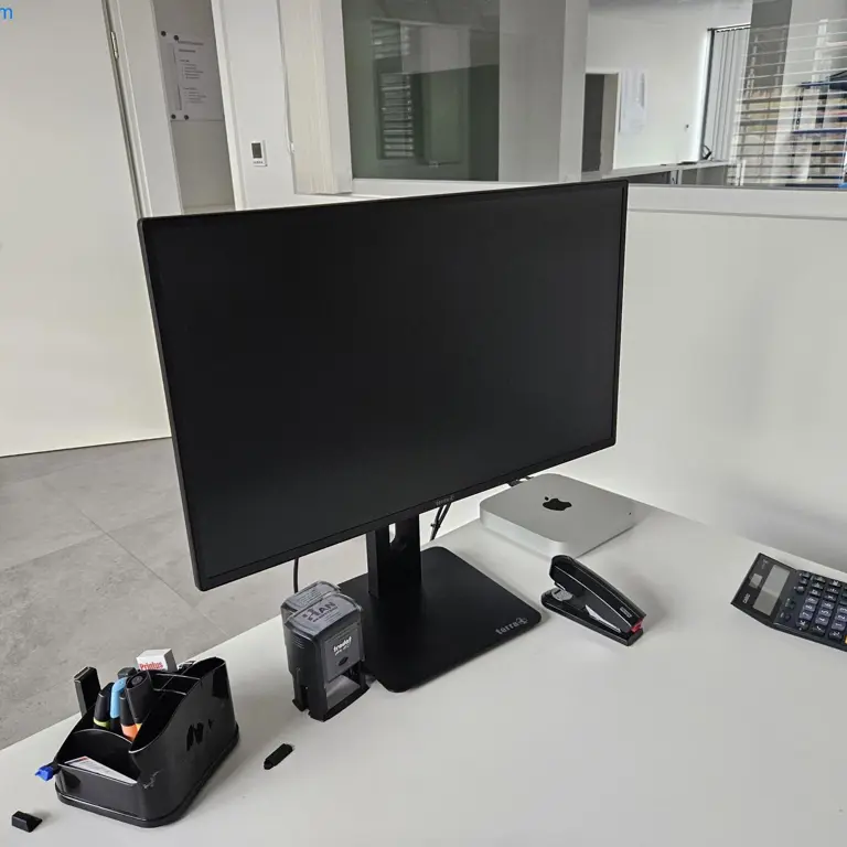 2 27-inch Monitors Terra 2764W