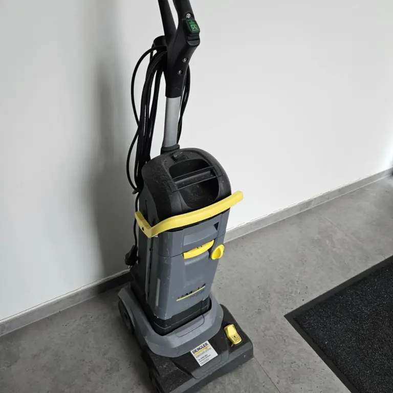 Scrubber-Vacuum Cleaner Kärcher BR 30/4 C