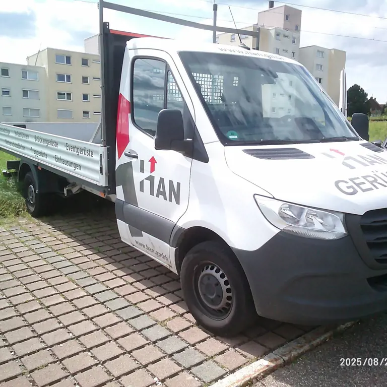 HGV (doplačilo se lahko spremeni) Mercedes- Benz Sprinter