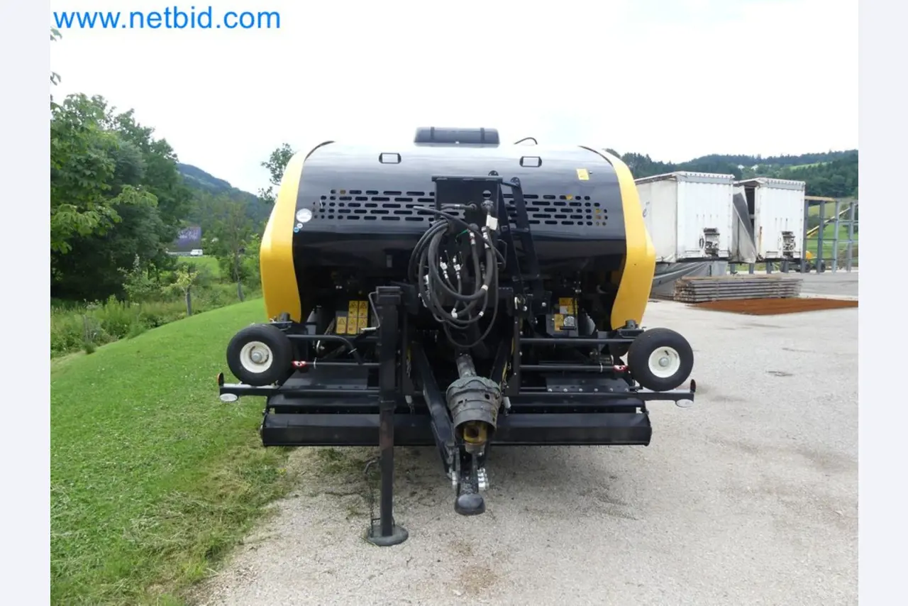 Doskonała technologia belowania z prasą rolującą New Holland 125 Combi-11