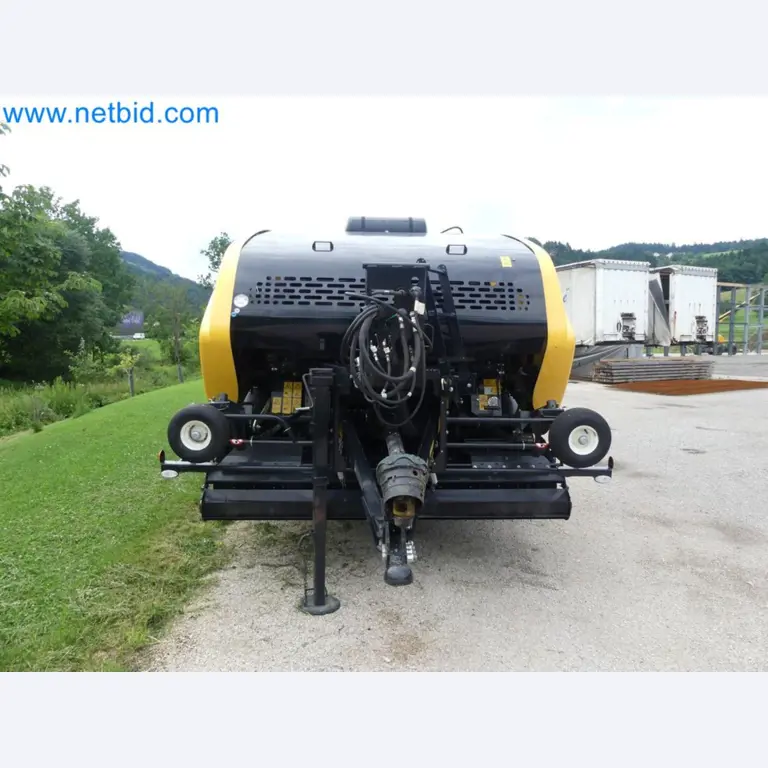 Doskonała technologia belowania z prasą rolującą New Holland 125 Combi-11