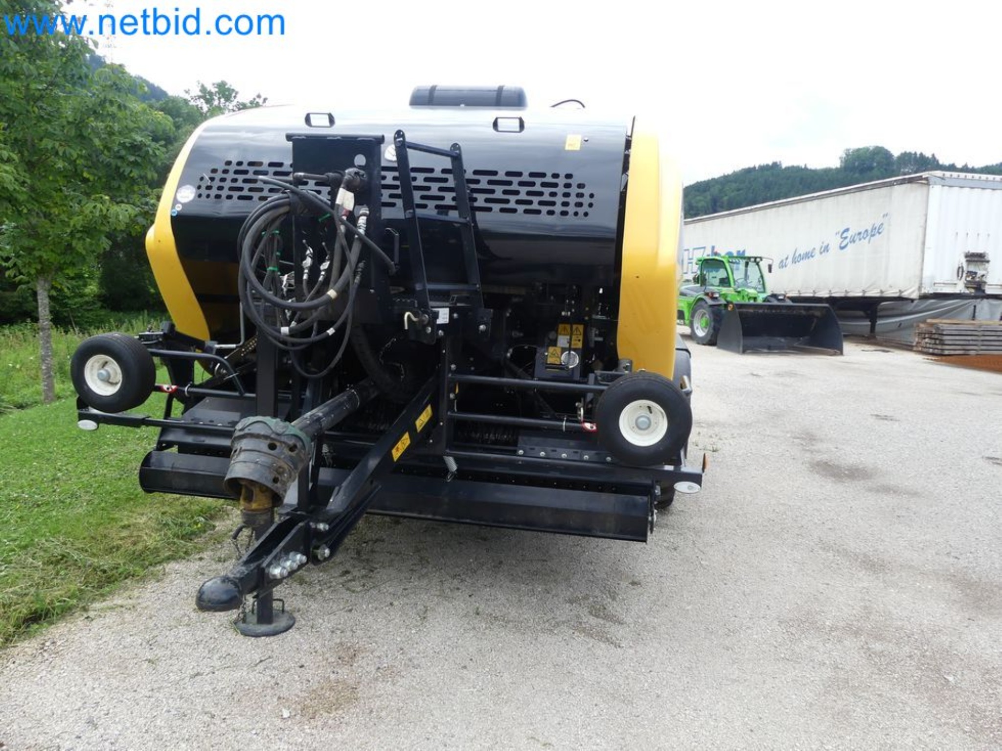 Doskonała technologia belowania z prasą rolującą New Holland 125 Combi-12