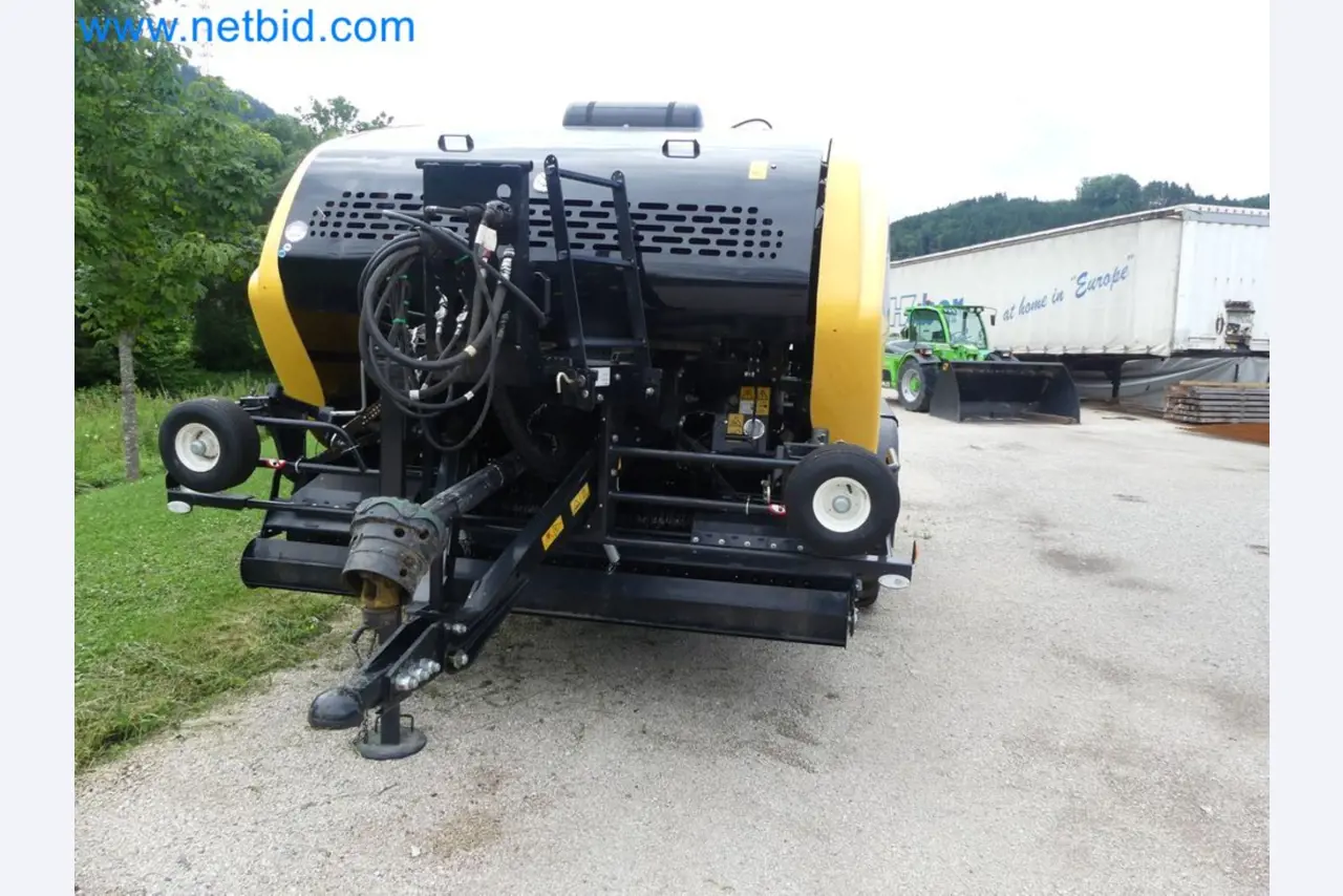 Doskonała technologia belowania z prasą rolującą New Holland 125 Combi-12