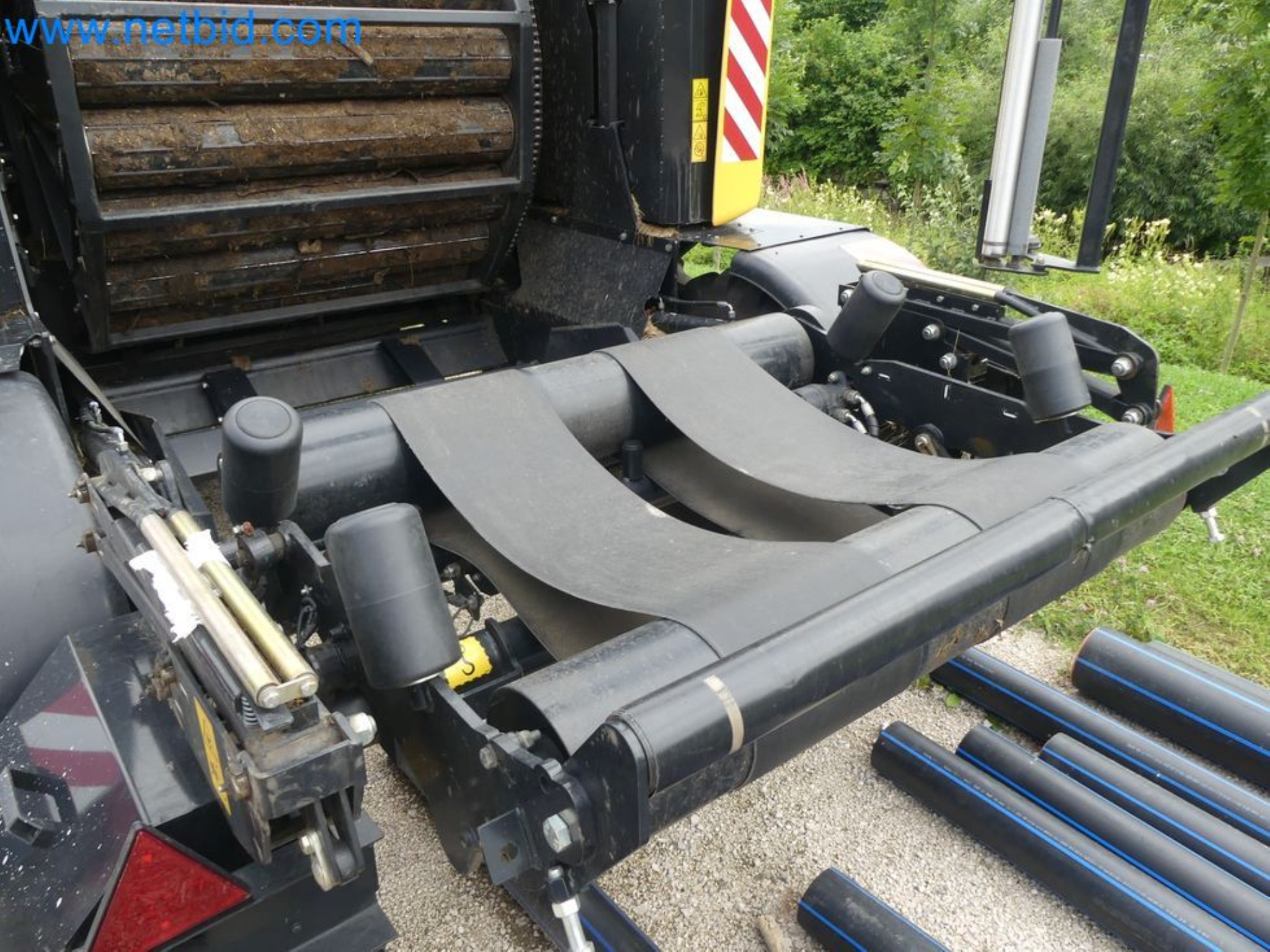 Doskonała technologia belowania z prasą rolującą New Holland 125 Combi-13