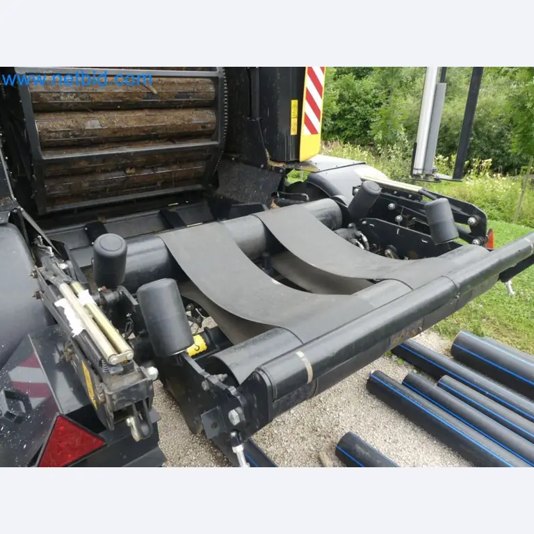 Doskonała technologia belowania z prasą rolującą New Holland 125 Combi-13