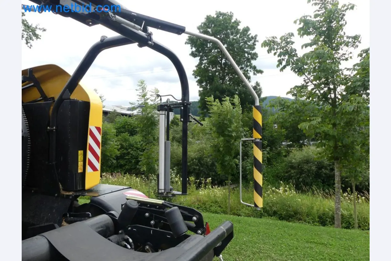 Doskonała technologia belowania z prasą rolującą New Holland 125 Combi-14