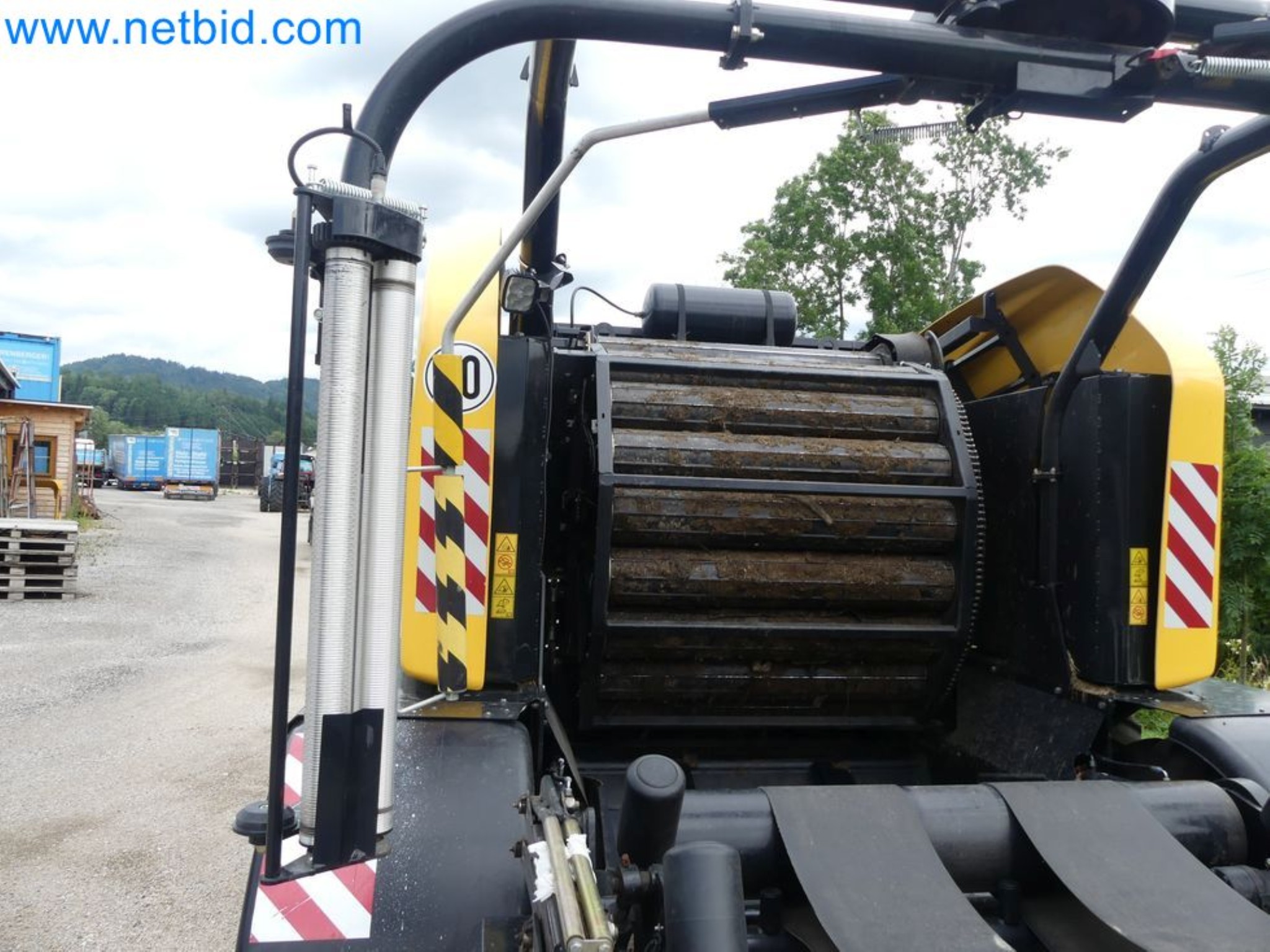 Doskonała technologia belowania z prasą rolującą New Holland 125 Combi-15