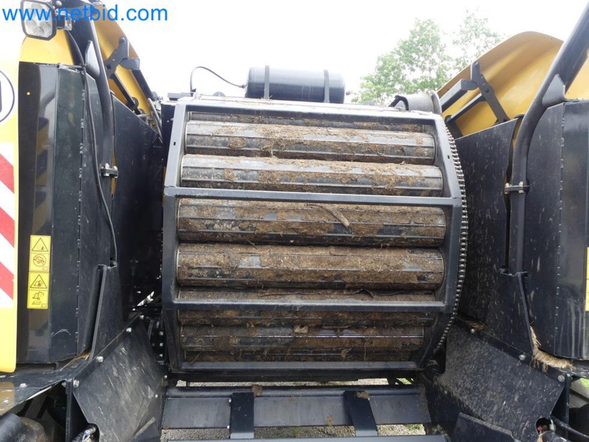 Doskonała technologia belowania z prasą rolującą New Holland 125 Combi-16