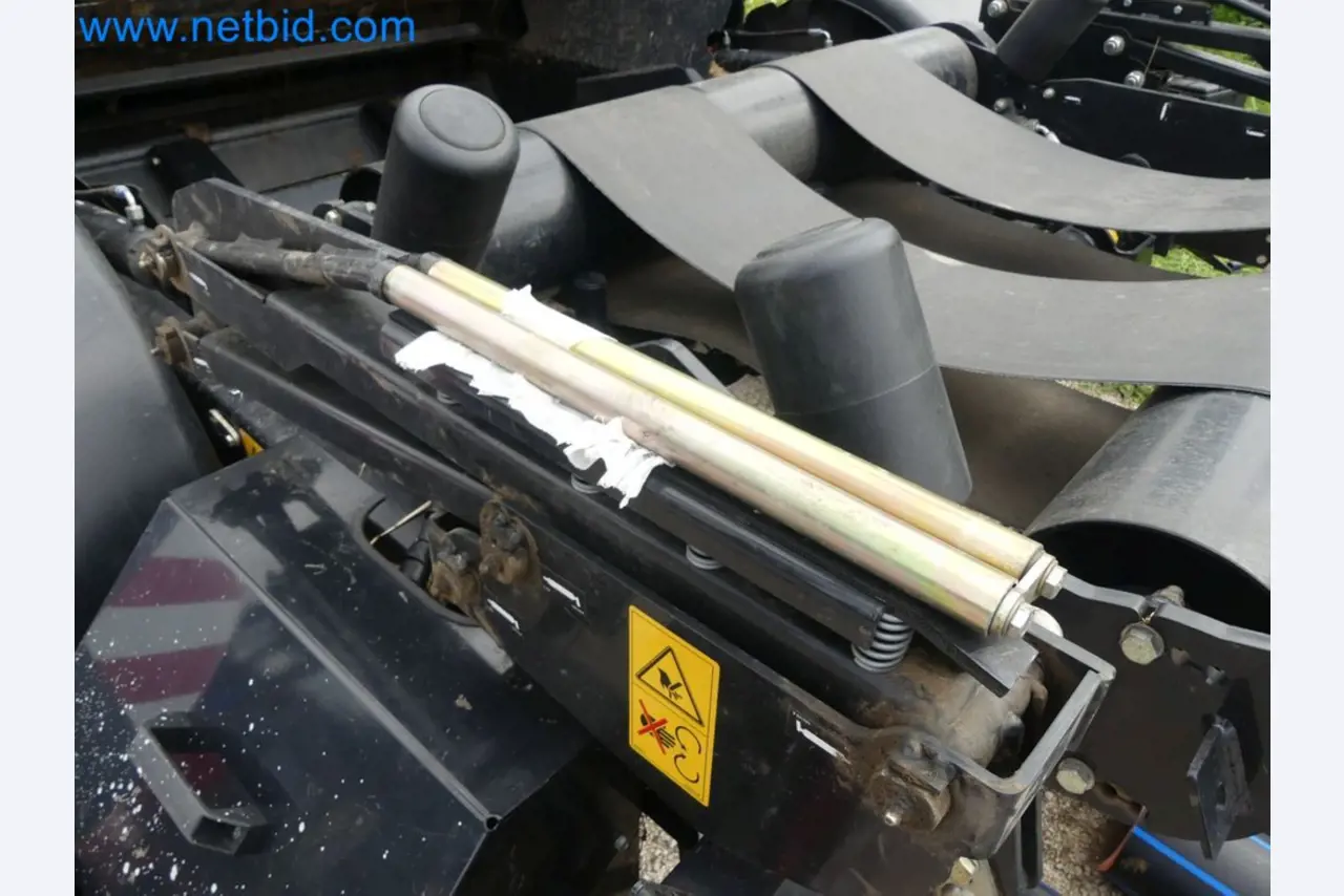 Doskonała technologia belowania z prasą rolującą New Holland 125 Combi-17