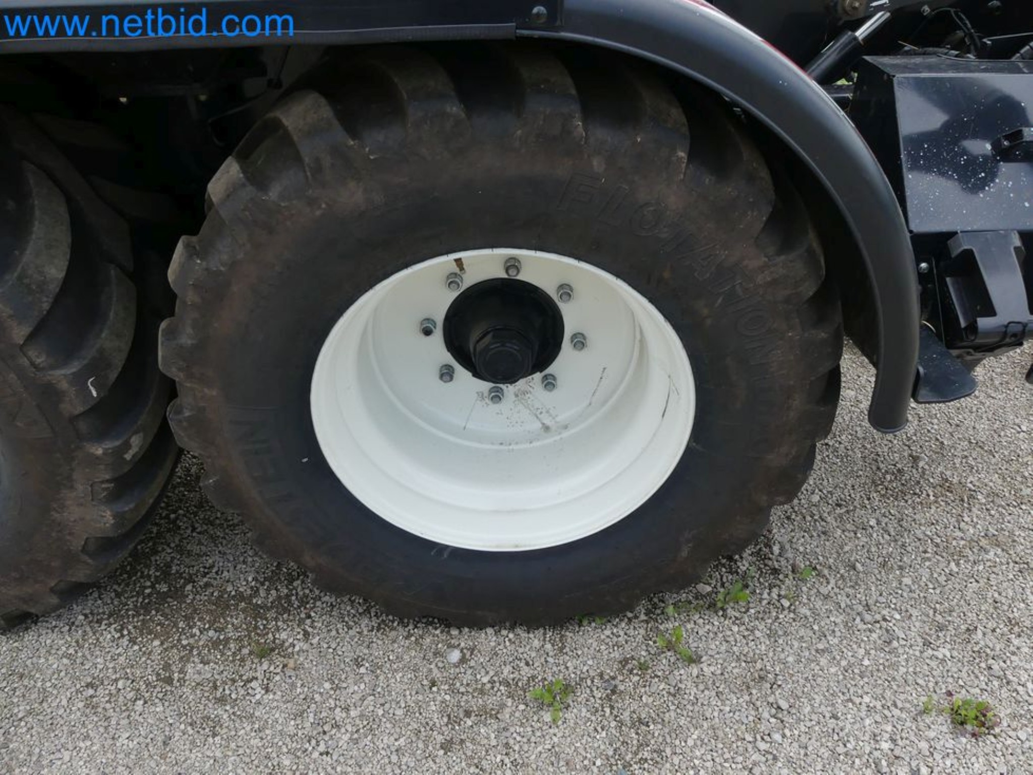 Doskonała technologia belowania z prasą rolującą New Holland 125 Combi-18