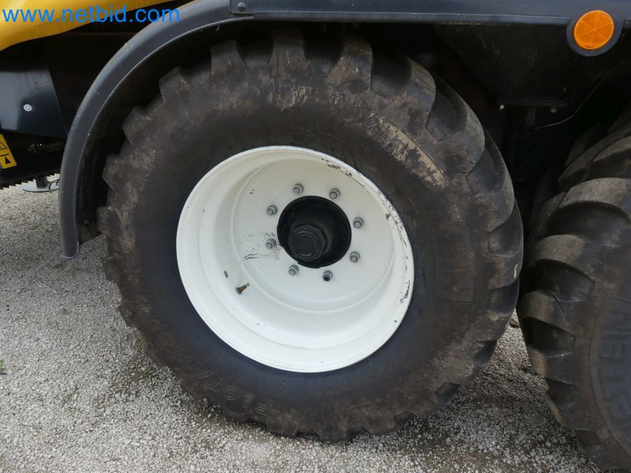 Doskonała technologia belowania z prasą rolującą New Holland 125 Combi-19