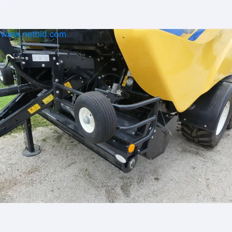Doskonała technologia belowania z prasą rolującą New Holland 125 Combi-20