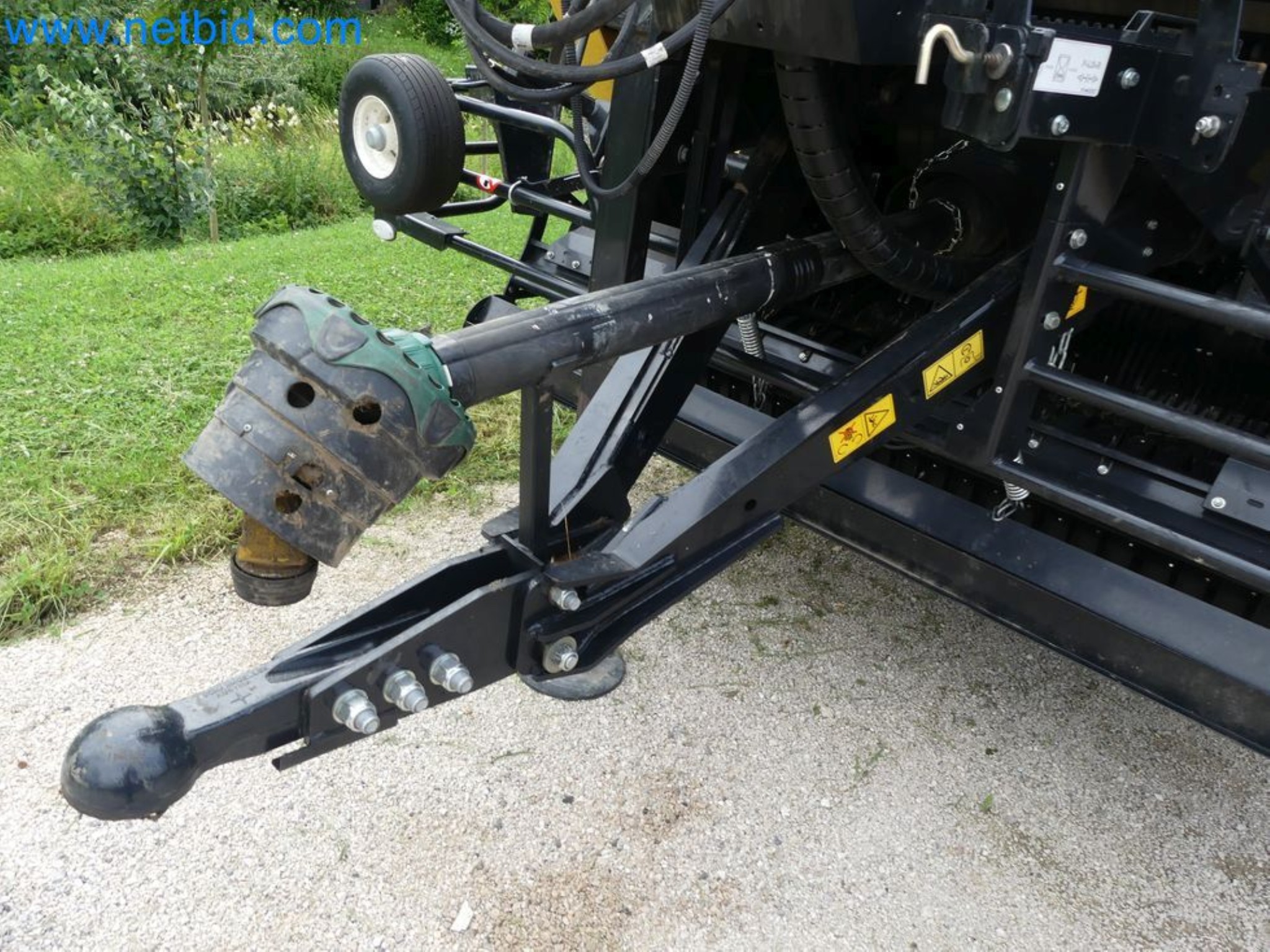 Doskonała technologia belowania z prasą rolującą New Holland 125 Combi-21