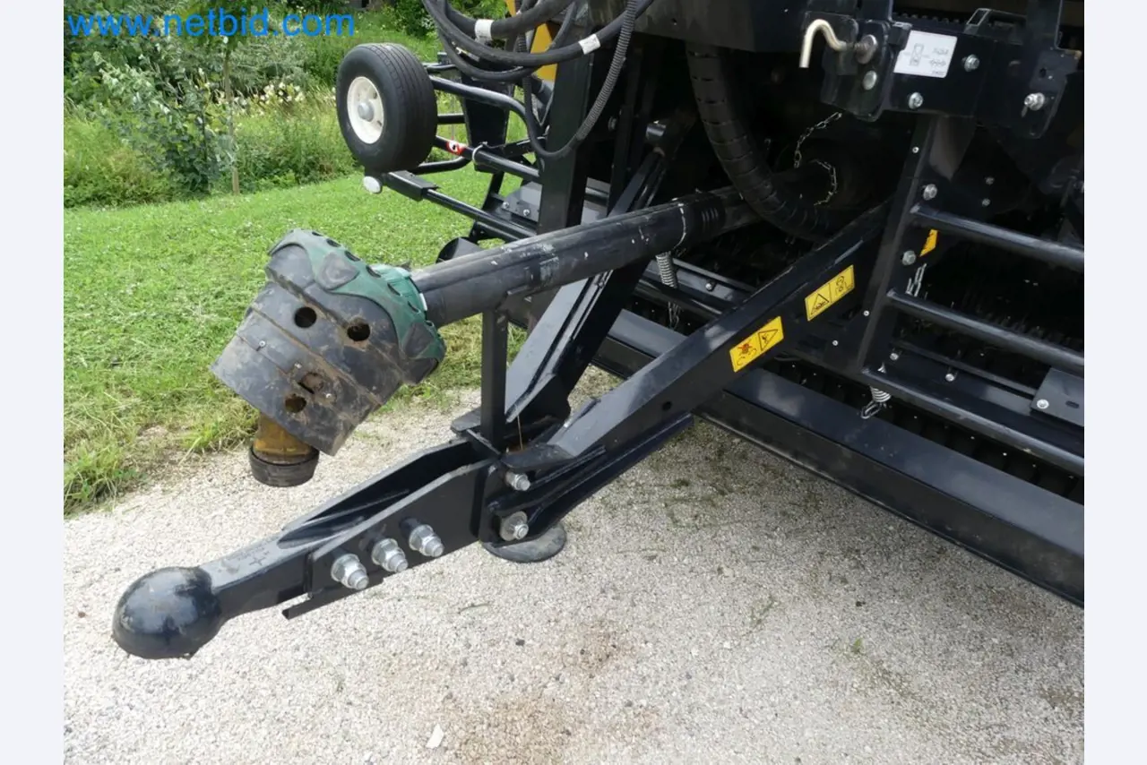 Doskonała technologia belowania z prasą rolującą New Holland 125 Combi-21