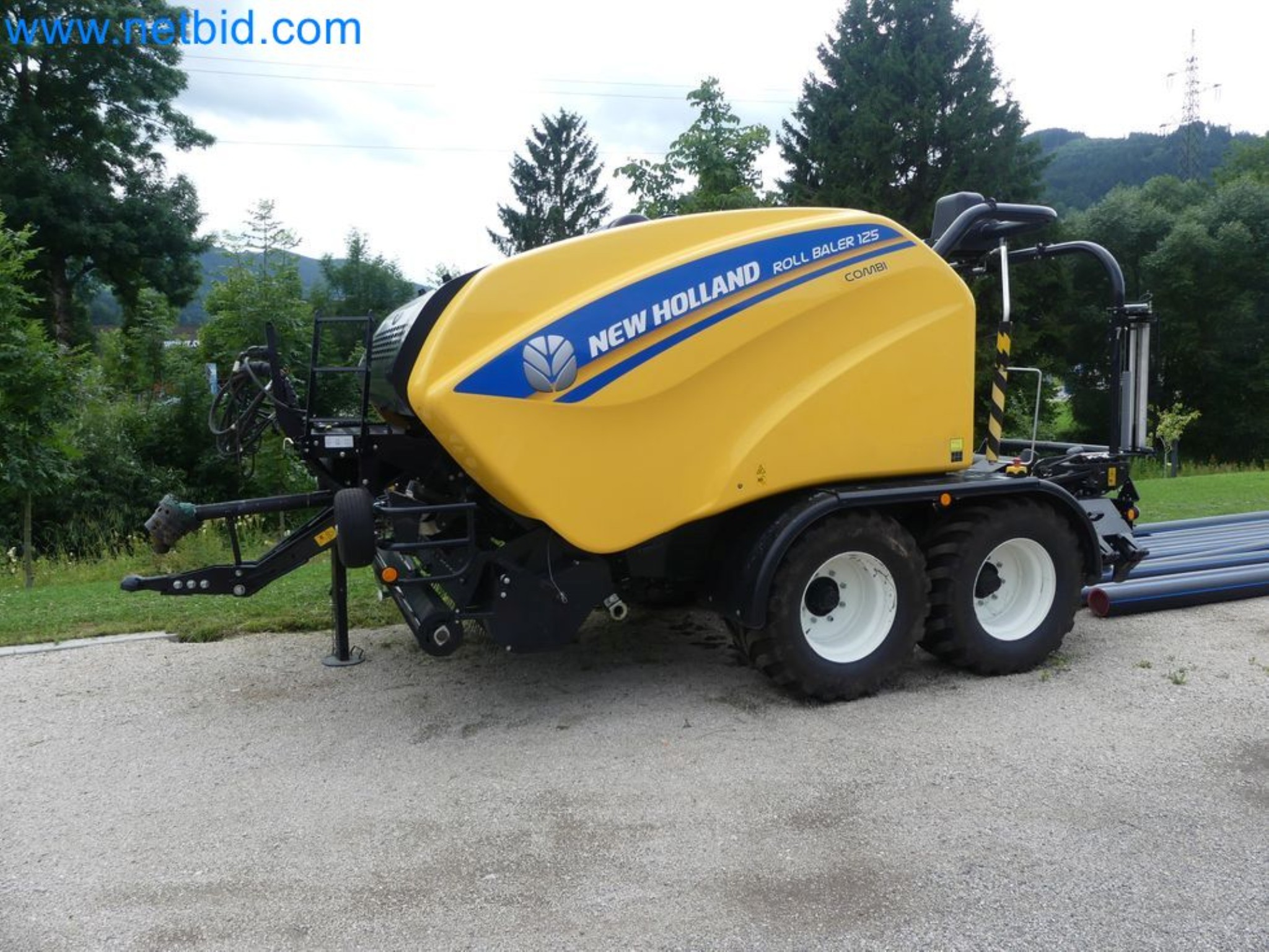 Doskonała technologia belowania z prasą rolującą New Holland 125 Combi-23