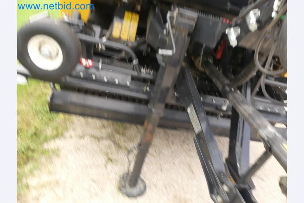 Doskonała technologia belowania z prasą rolującą New Holland 125 Combi-24