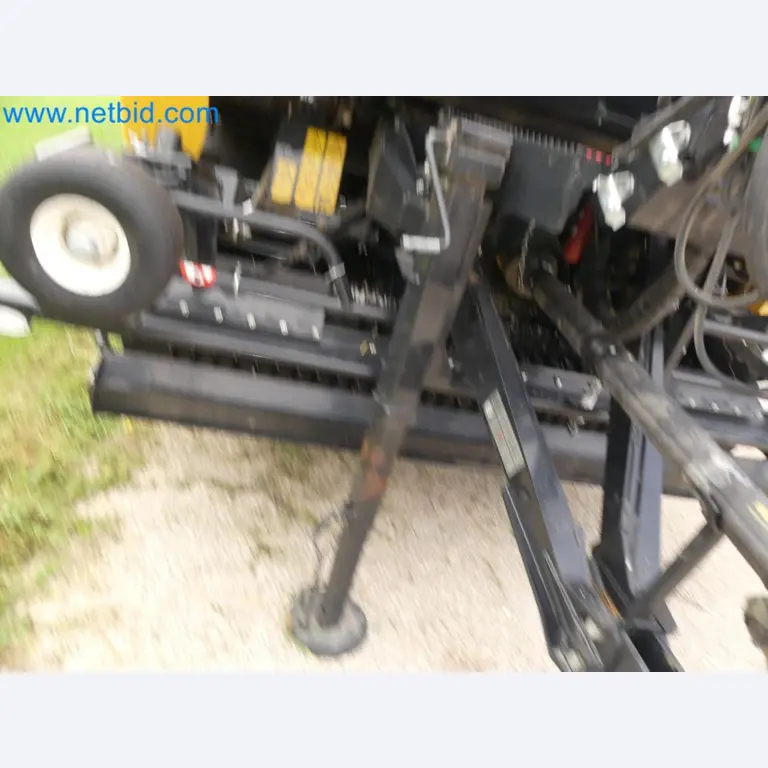 Doskonała technologia belowania z prasą rolującą New Holland 125 Combi-24