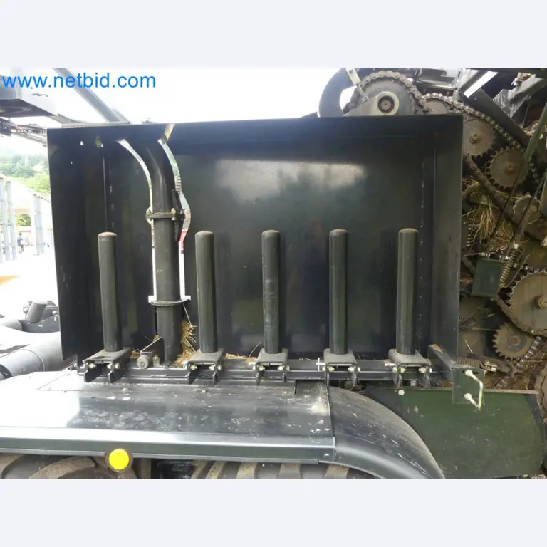 Doskonała technologia belowania z prasą rolującą New Holland 125 Combi-26